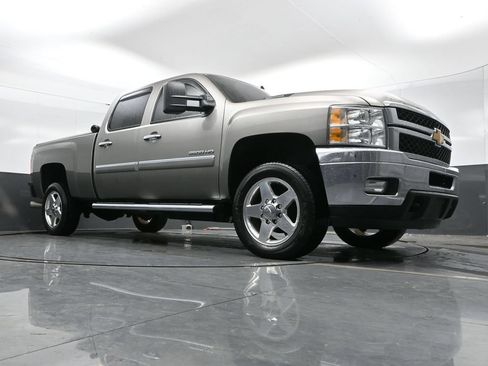 Used 2013 Chevrolet Silverado 2500 LT w/ Custom Sport Truck Package RWD image 37