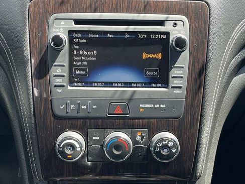 Used 2017 Chevrolet Traverse LT w/ Style and Technology Package image 13