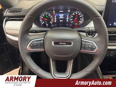 Used 2025 Jeep Compass Limited image 13