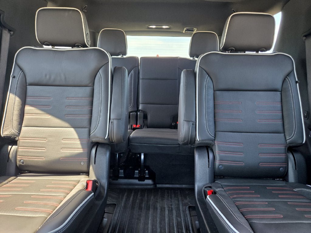 Used 2025 GMC Yukon AT4 Ultimate w/ LPO, AT4 Appearance Package AWD/4WD image 12