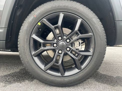 New 2025 Jeep Grand Cherokee Limited AWD/4WD image 9