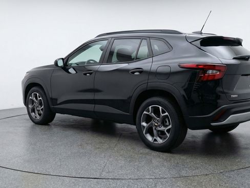 Used 2025 Chevrolet Trax LT image 6