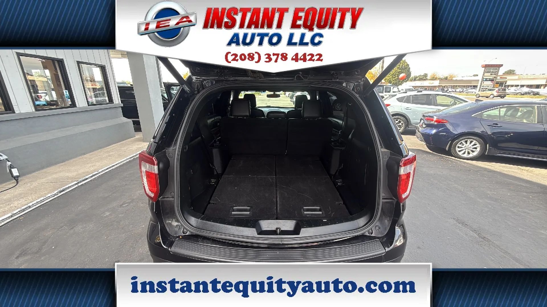 Used 2019 Ford Explorer XLT w/ Equipment Group 202A AWD/4WD image 28