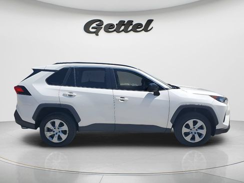 Used 2019 Toyota RAV4 LE FWD image 4