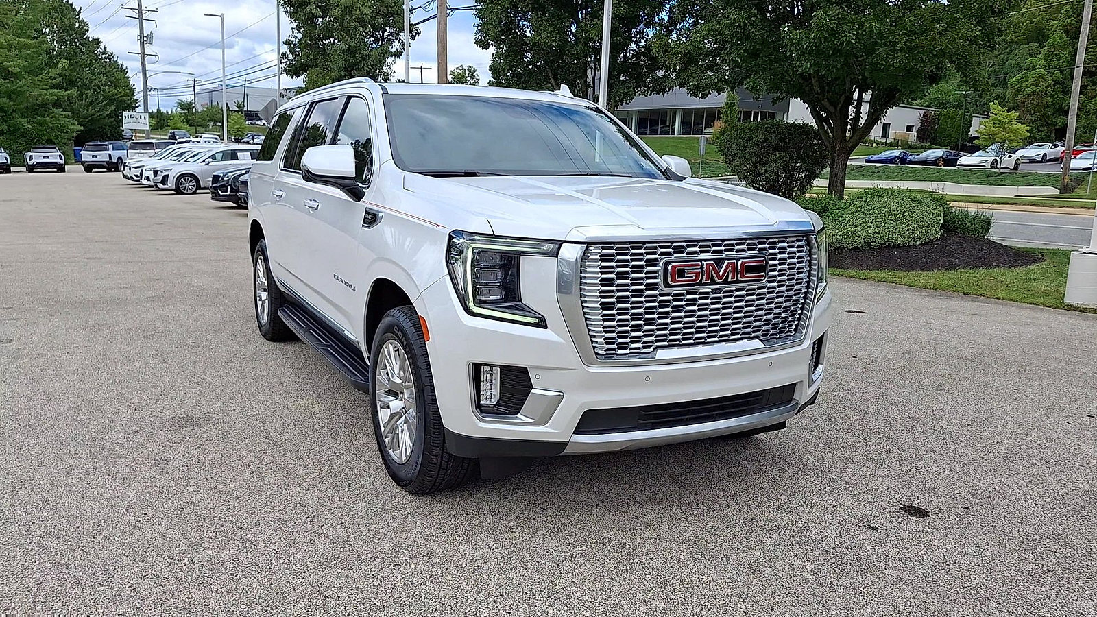 Used 2024 GMC Yukon XL Denali w/ Max Trailering Package AWD/4WD image 3
