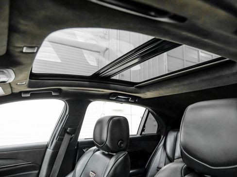 Used 2018 Cadillac CTS V w/ Luxury Package image 33