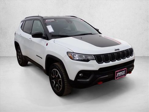 Used 2025 Jeep Compass Trailhawk AWD/4WD image 6