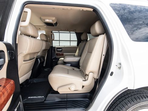 Used 2020 Toyota Sequoia Platinum RWD image 28
