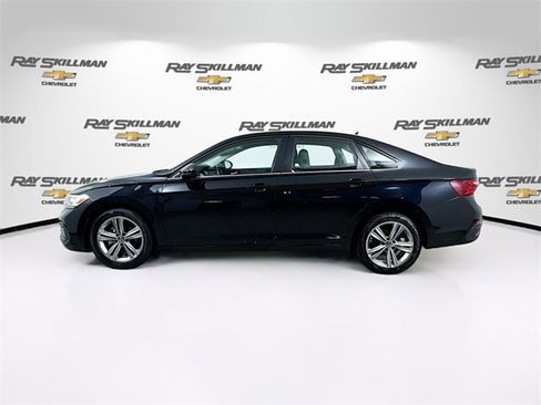 Used 2024 Volkswagen Jetta SE image 4