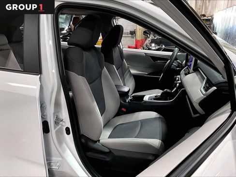 Used 2025 Toyota RAV4 XLE w/ Convenience Package image 9