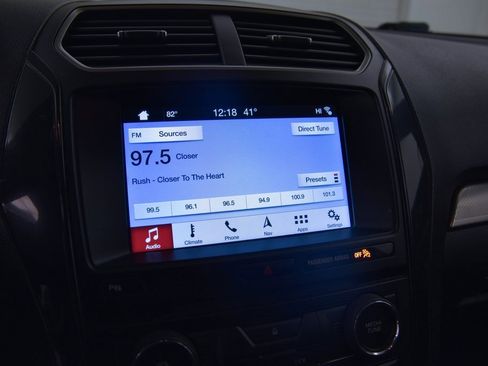 Used 2018 Ford Explorer XLT w/ Equipment Group 202A image 20