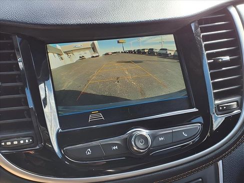 Used 2019 Chevrolet Trax LT w/ LT Convenience Package image 9