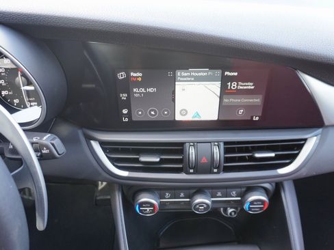 Used 2022 Alfa Romeo Giulia Veloce image 12