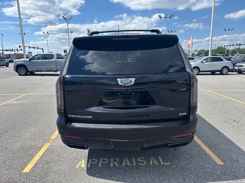Used 2025 Cadillac Escalade ESV Sport Platinum AWD/4WD image 4