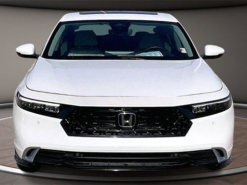Used 2023 Honda Accord Touring image 3