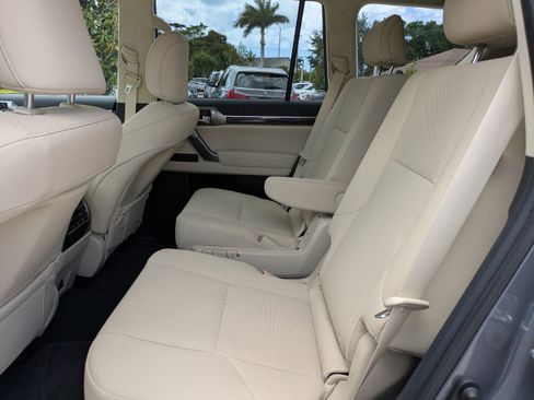 Used 2023 Lexus GX 460 Premium image 12