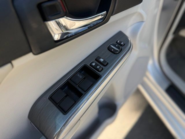 Used 2012 Toyota Camry XLE w/ Leather Pkg FWD image 13