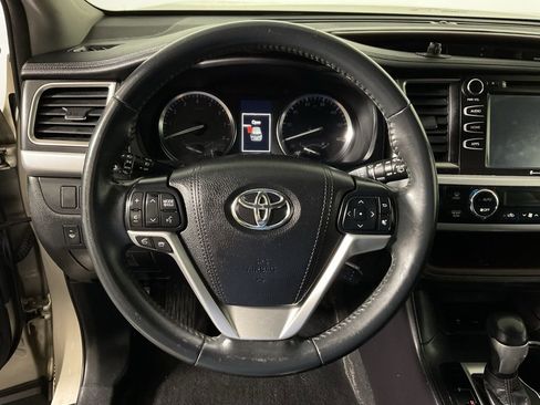 Used 2016 Toyota Highlander XLE image 22
