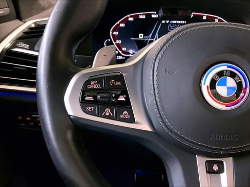 Used 2022 BMW X7 M50i image 23