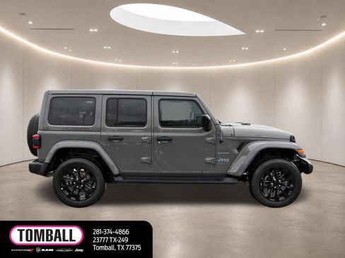 Used 2023 Jeep Wrangler Unlimited Sahara w/ Cold Weather Group AWD/4WD image 8