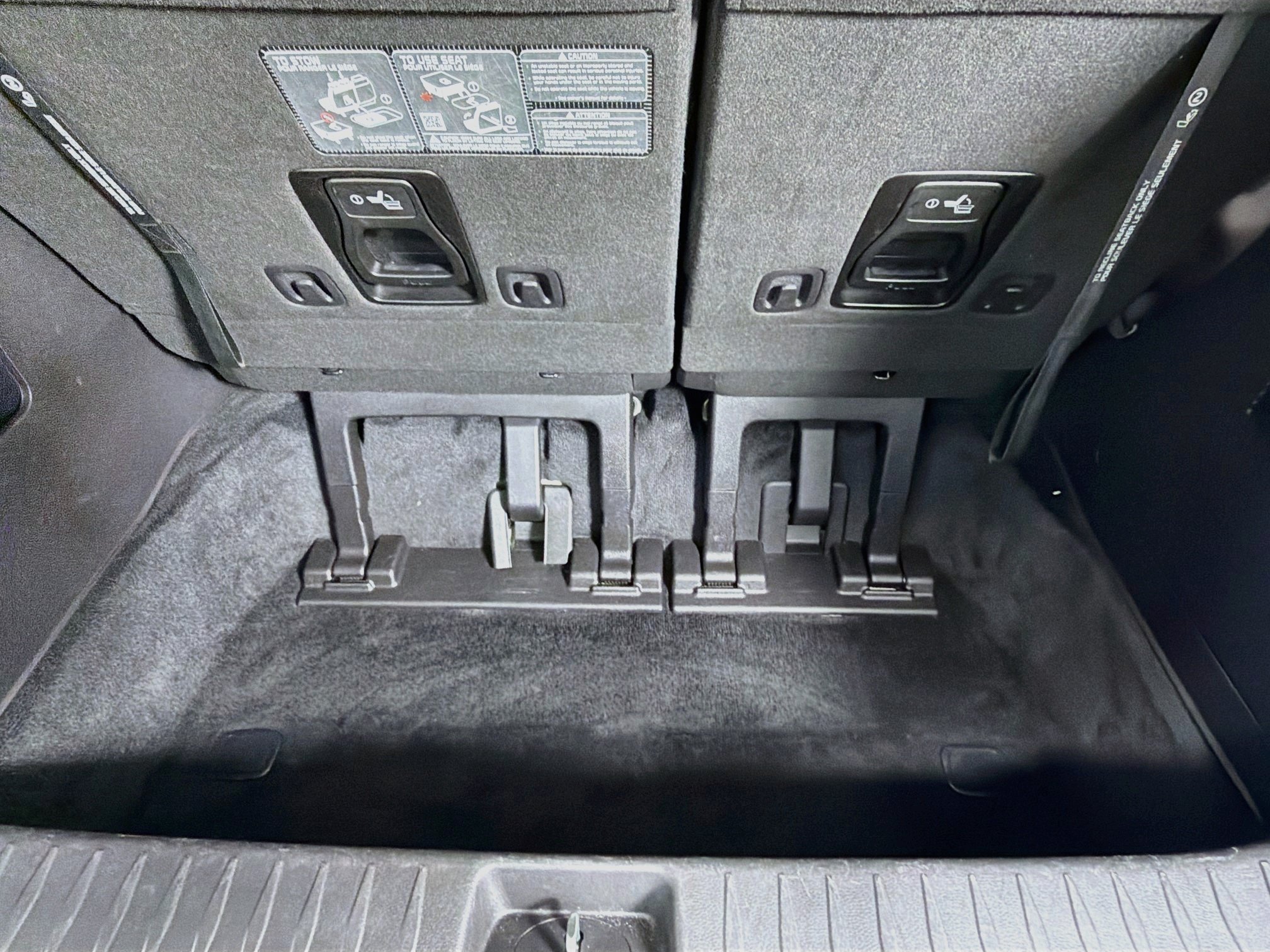 Used 2026 Kia Carnival FWD image 31
