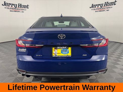 Used 2025 Toyota Camry SE w/ Convenience Package FWD image 8