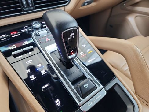 Used 2020 Porsche Cayenne AWD/4WD image 28