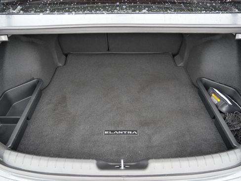 Certified 2025 Hyundai Elantra Limited image 17