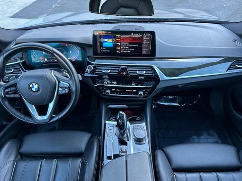 Certified 2023 BMW 530i w/ Convenience Package image 3