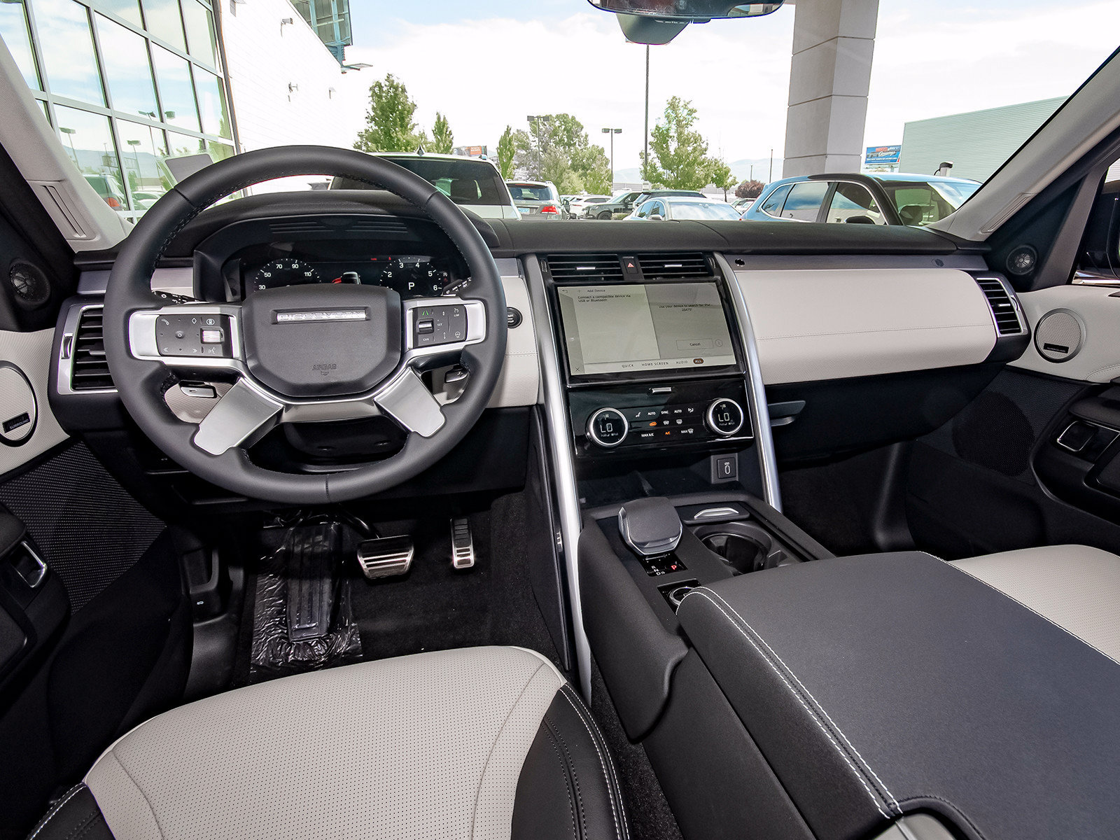 New 2026 Land Rover Discovery Limited Edition AWD/4WD image 36