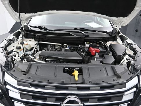 Used 2024 Nissan Rogue S image 26