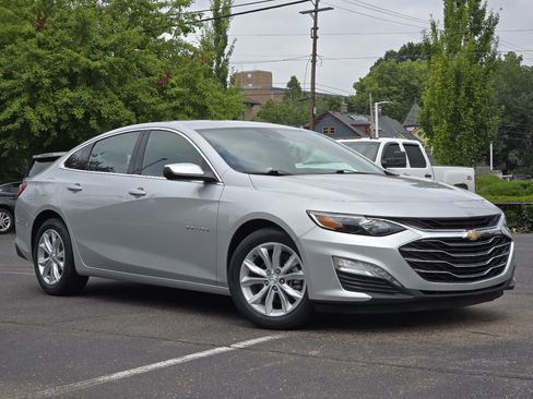 Used 2022 Chevrolet Malibu LT FWD image 2