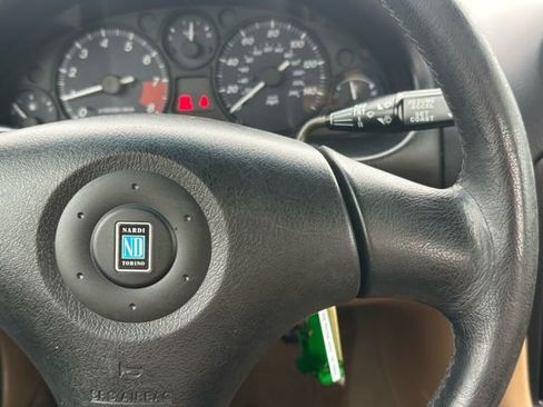 Used 2000 MAZDA MX-5 Miata image 19
