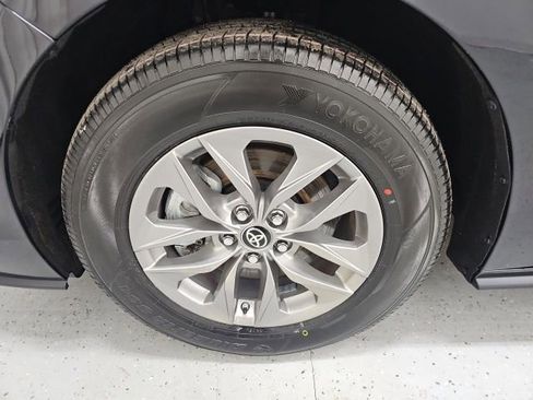 Used 2024 Toyota Sienna LE image 10