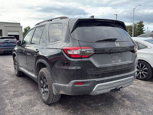 Used 2025 Honda Pilot TrailSport image 4
