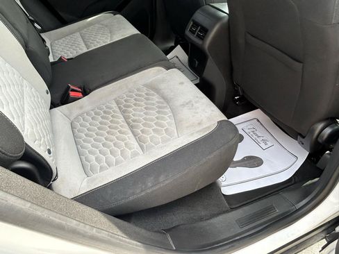 Used 2018 Chevrolet Equinox LT FWD image 11