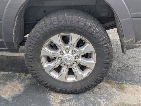 Used 2019 RAM 3500 Limited image 11