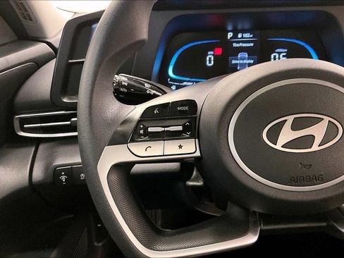 Used 2025 Hyundai Elantra SE FWD image 17