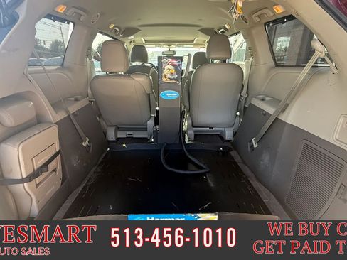 Used 2015 Toyota Sienna XLE FWD image 22