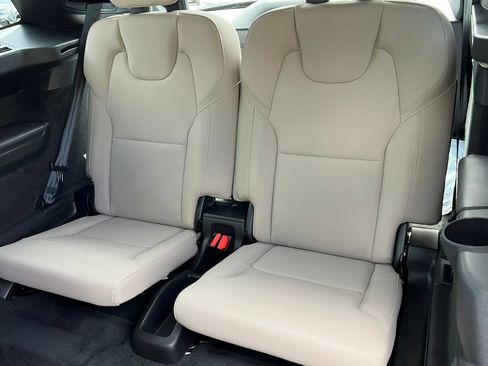 New 2026 Volvo XC90 T8 Plus w/ Protection Package Premier AWD/4WD image 9