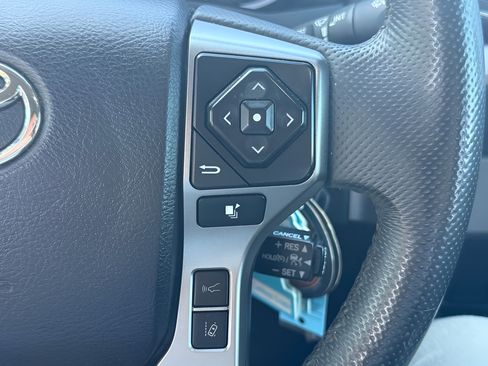 Used 2021 Toyota Tacoma SR5 RWD image 17