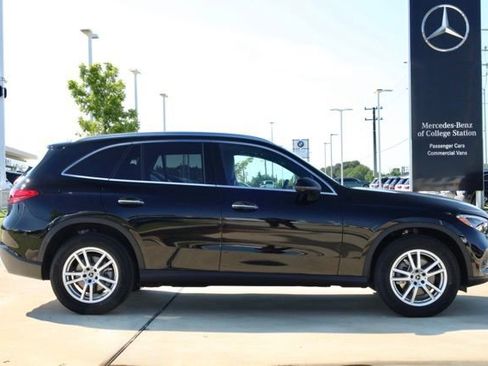 Used 2025 Mercedes-Benz GLC 300 4MATIC image 2