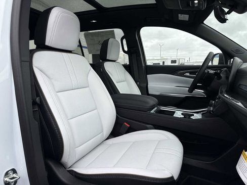 New 2026 Chevrolet Traverse High Country w/ LPO, Floor Liner Package FWD image 27