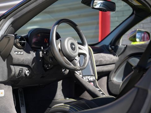 Used 2022 McLaren 720S Luxury image 3