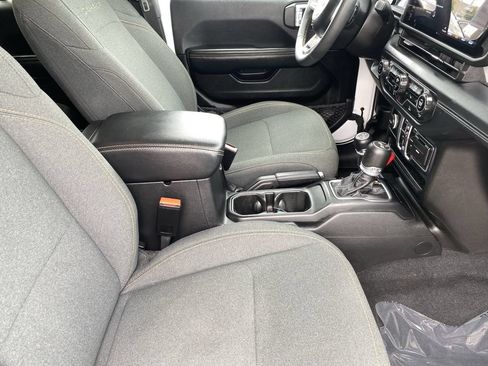 Used 2024 Jeep Wrangler Unlimited Sahara AWD/4WD image 10