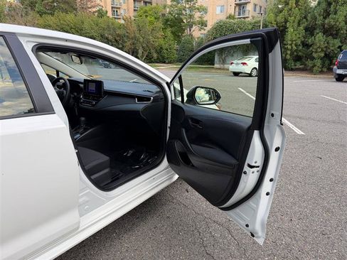 Used 2025 Toyota Corolla LE FWD image 19