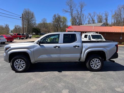 Used 2024 Toyota Tacoma SR image 8