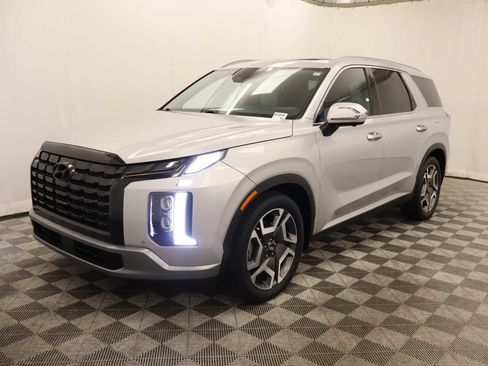 Used 2024 Hyundai Palisade SEL w/ Premium Package FWD image 1