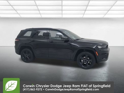 Used 2023 Jeep Grand Cherokee Altitude image 1