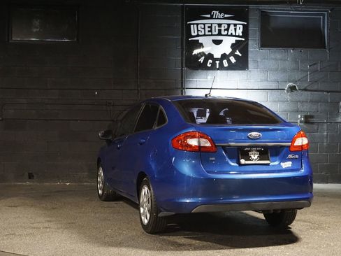 Used 2011 Ford Fiesta SE w/ 201A Rapid Spec Order Code image 3